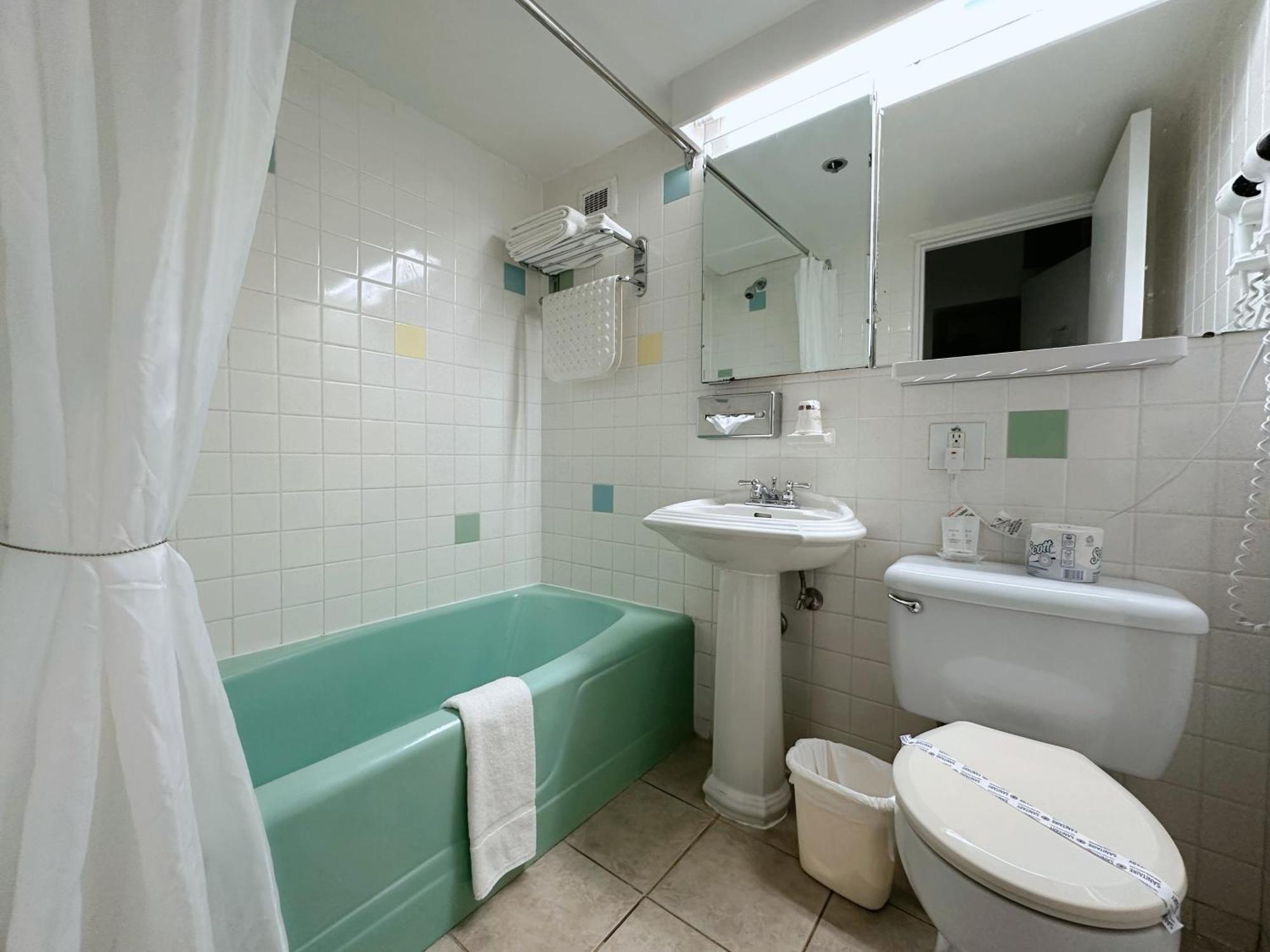 ביי - קומיו Hotel La Caravelle מראה חיצוני תמונה
