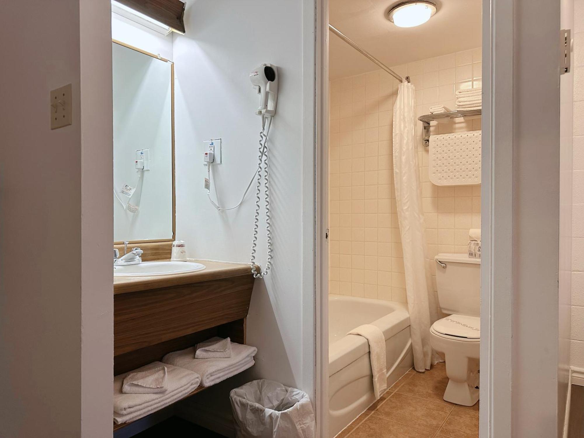 ביי - קומיו Hotel La Caravelle מראה חיצוני תמונה