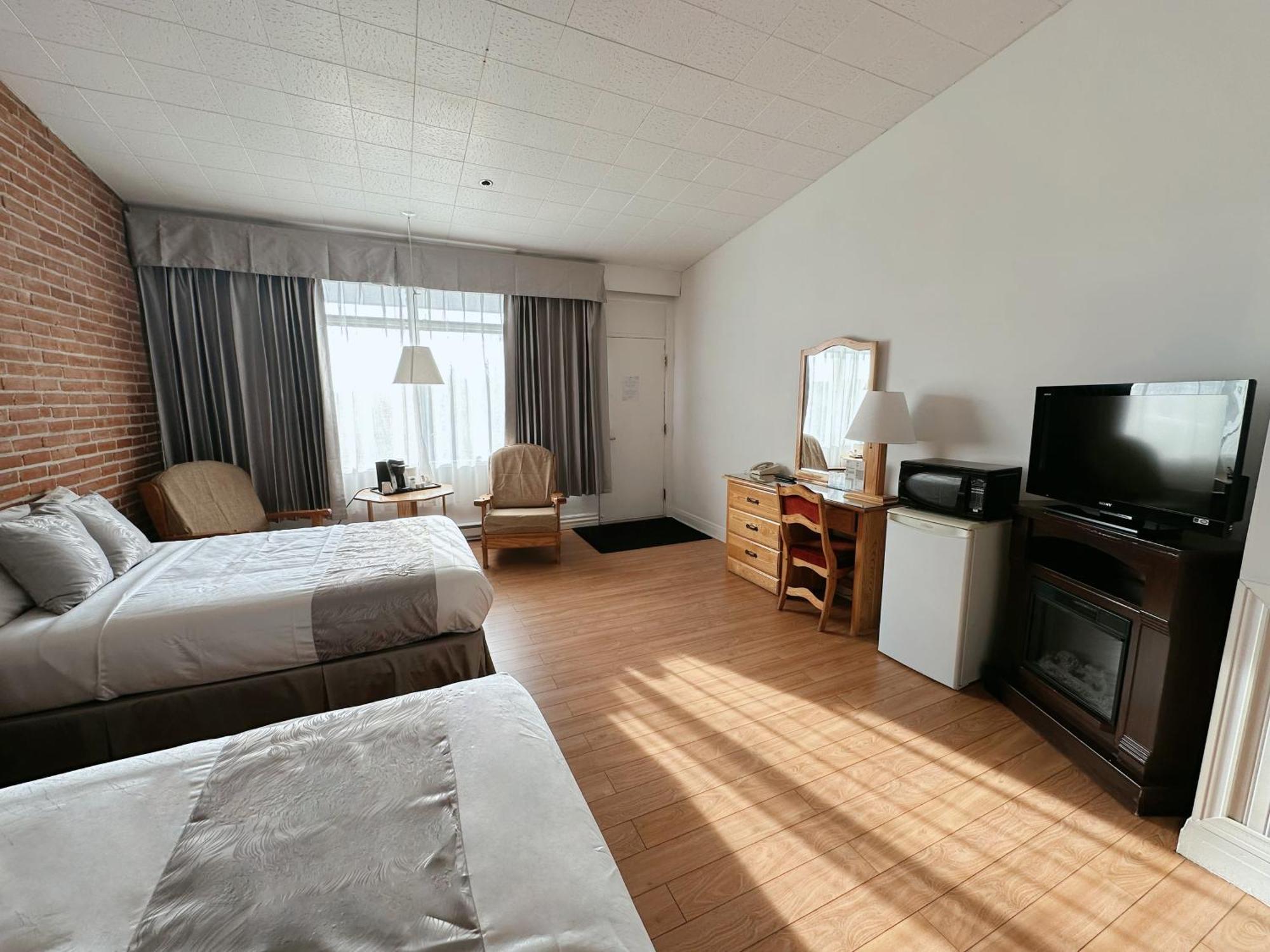 ביי - קומיו Hotel La Caravelle מראה חיצוני תמונה